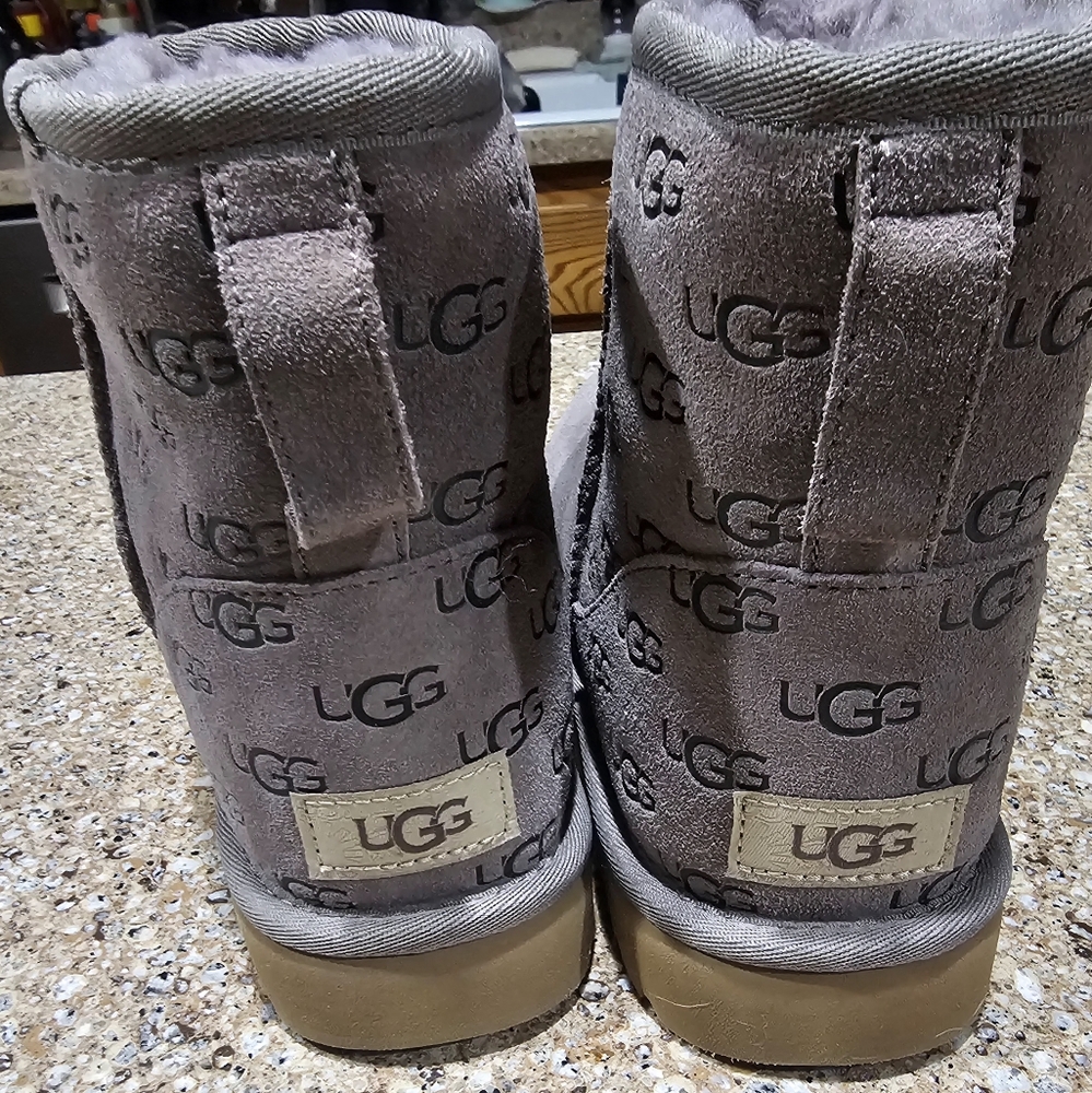 Sold out UGG shorties. Rare *Graype color. Size 10